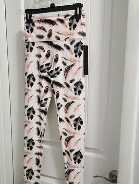 Womens Feather-Print Pink Leggings O/S